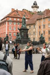 Graz Guerillawalks: Oliver Hangl feat. Barbis Ruder / Foto: H. Prochart